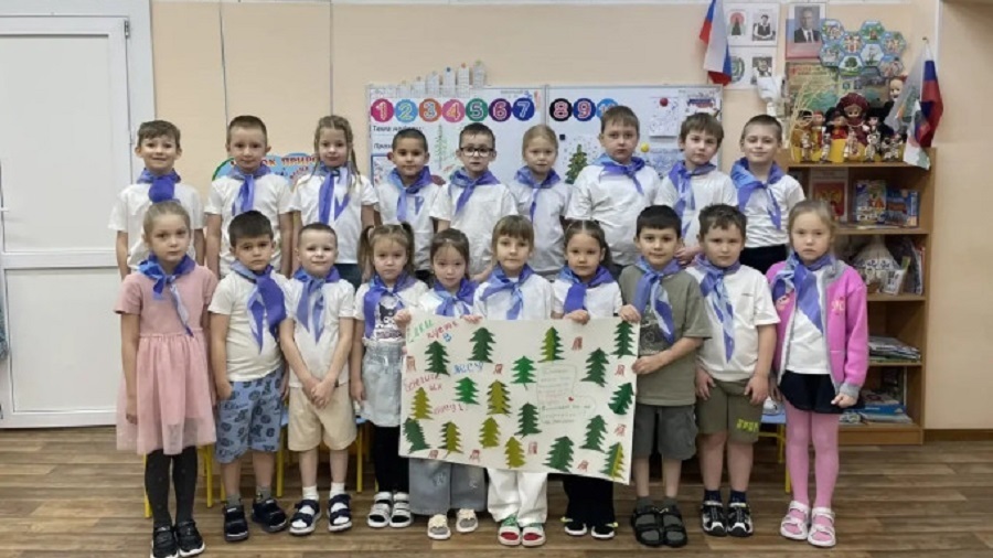 «Орлята дошколята» приняли участие в экологической акции «Ёлочка, живи!»